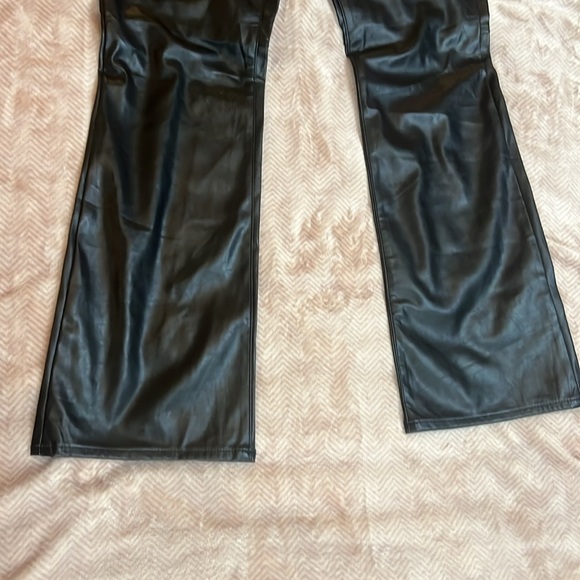 🌟HOST PICK🌟 Gap Faux Leather Pants like new! Petite 29 or 8. - Picture 3 of 12